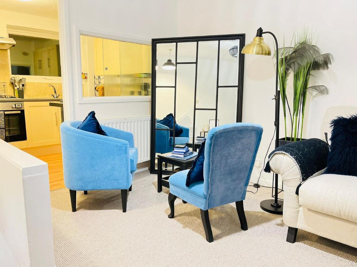 Lovely 1 Bed Home Near Hospital, With Parking & Garden Work Contractor Leisure, Sapphire CBG エクステリア 写真